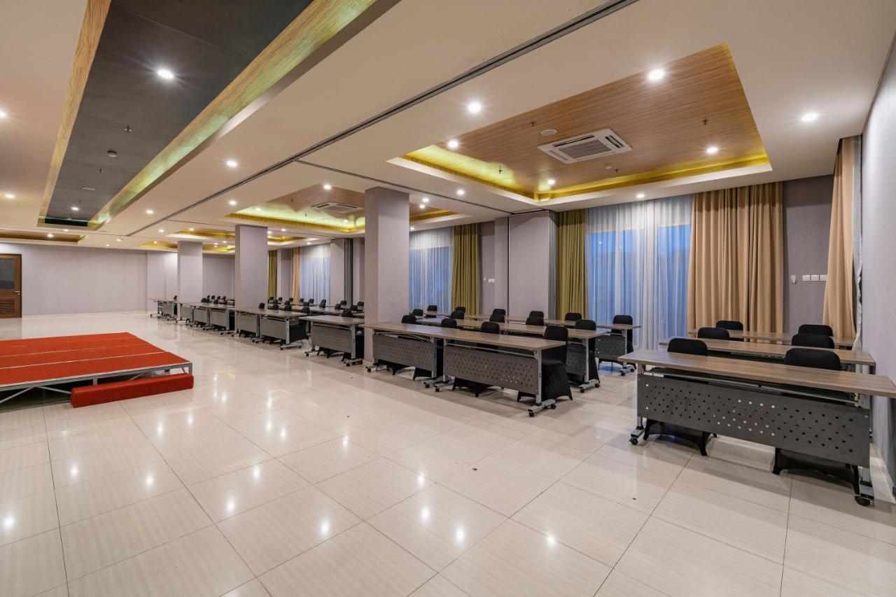 Ascent Hotel & Cafe Маланг Экстерьер фото