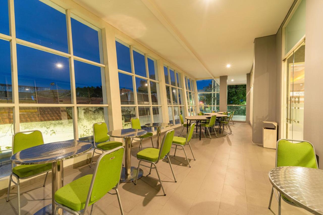 Ascent Hotel & Cafe Маланг Экстерьер фото