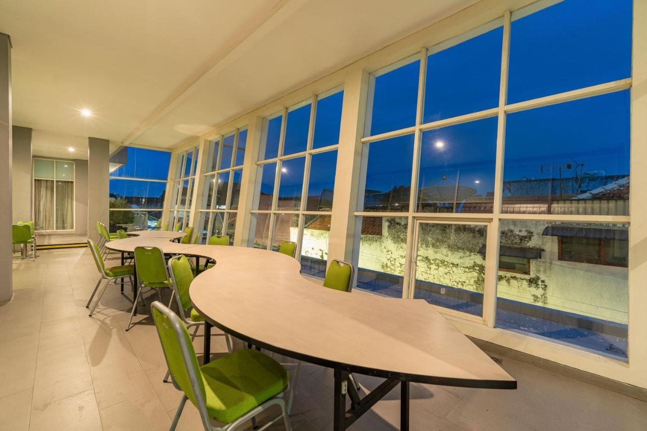 Ascent Hotel & Cafe Маланг Экстерьер фото