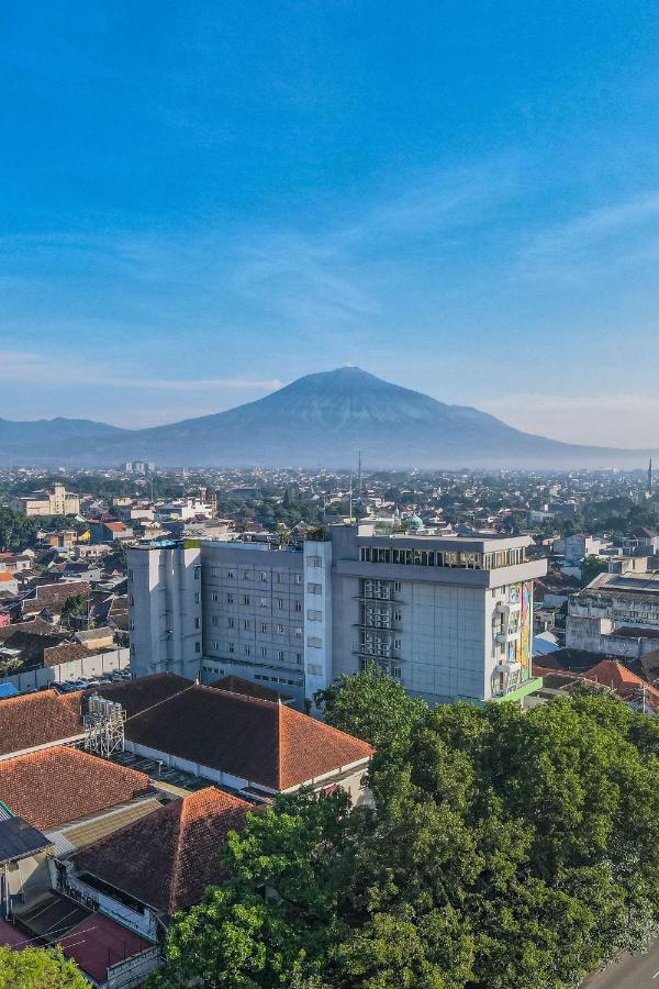 Ascent Hotel & Cafe Маланг Экстерьер фото