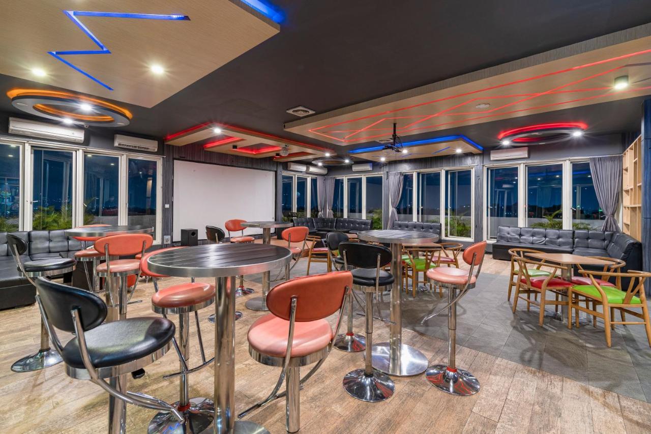 Ascent Hotel & Cafe Маланг Экстерьер фото