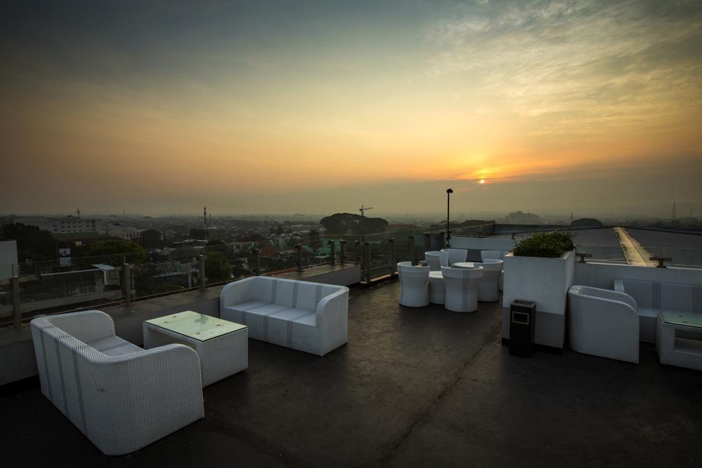 Ascent Hotel & Cafe Маланг Экстерьер фото