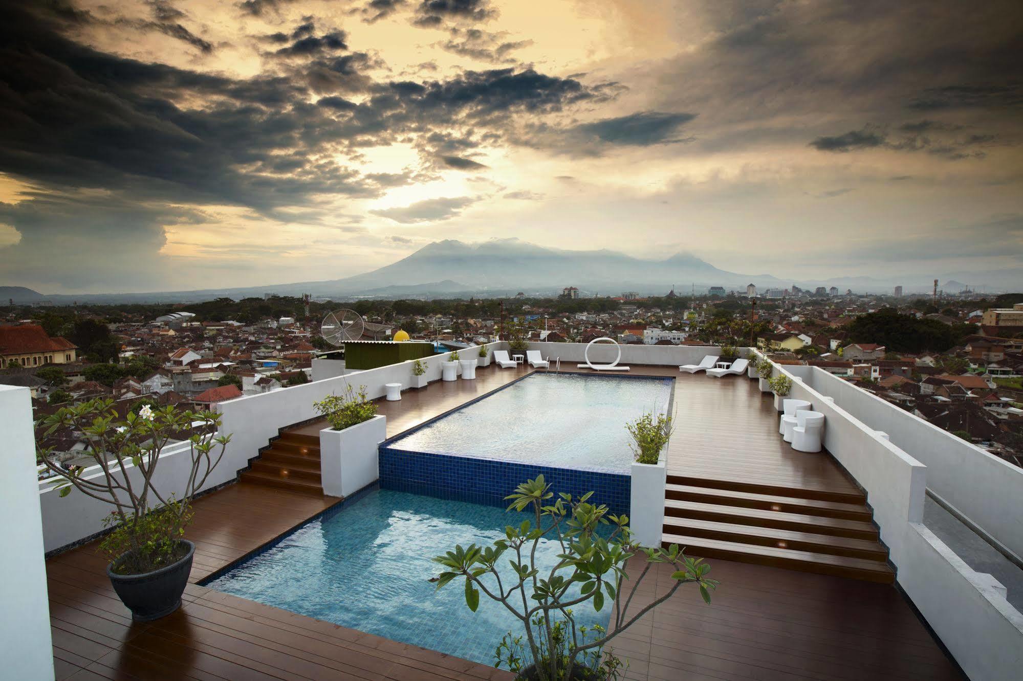 Ascent Hotel & Cafe Маланг Экстерьер фото